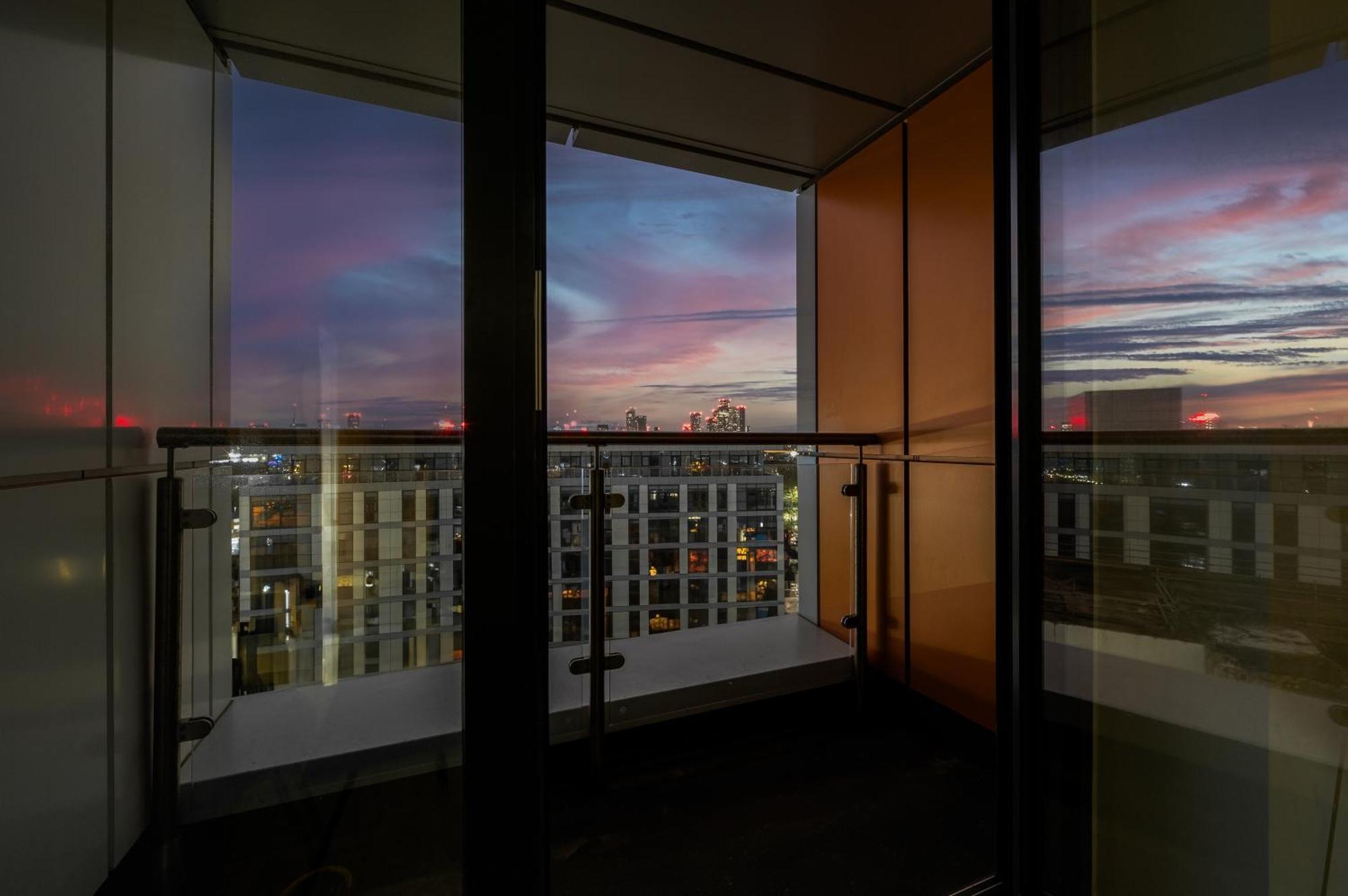 מנצ'סטר Stylish & Spacious Salford Quays One Bedroom High Floor Apartment With Balcony מראה חיצוני תמונה